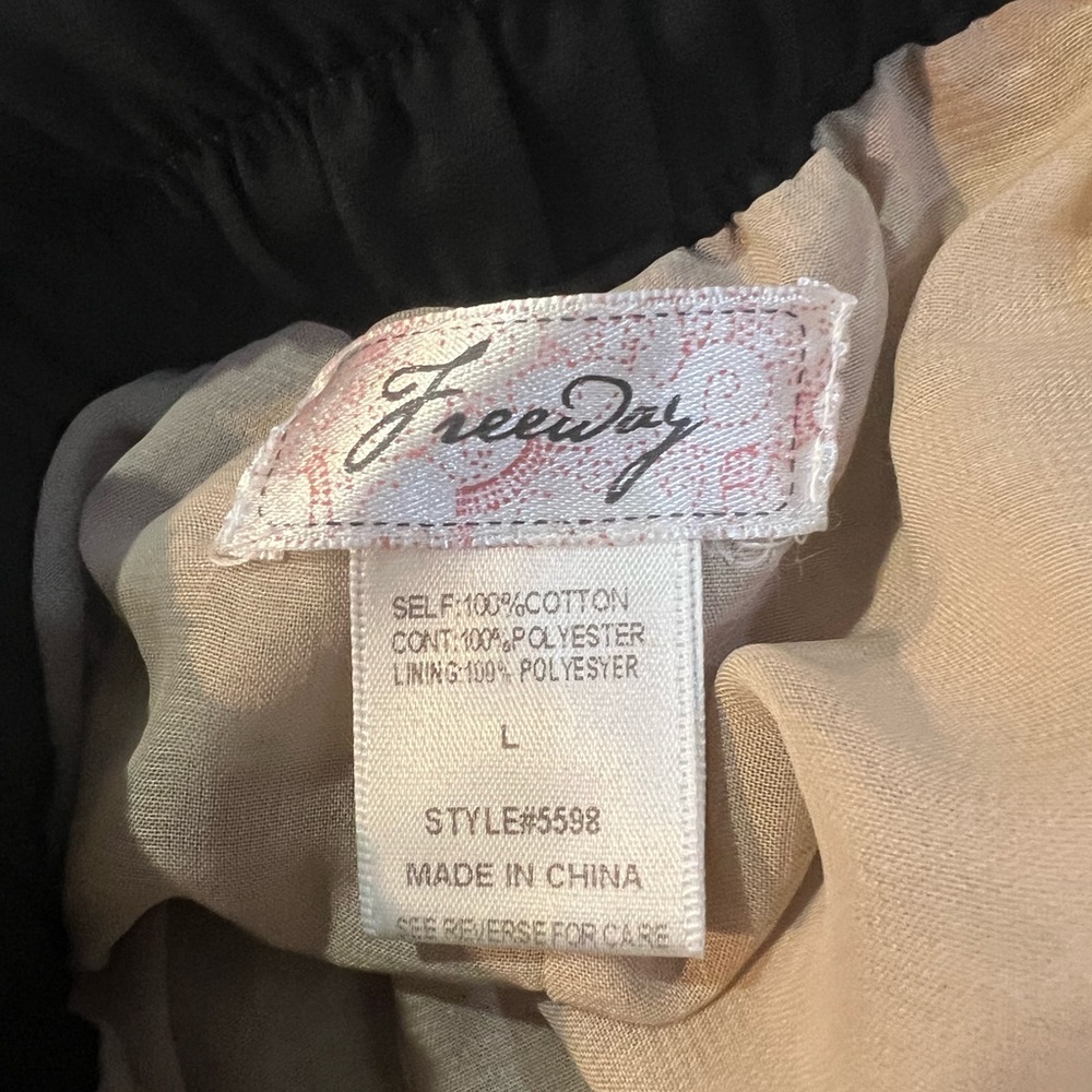 Freeway Patterned Shorts - SEE MEASUREMENTS - Picture 2 of 4